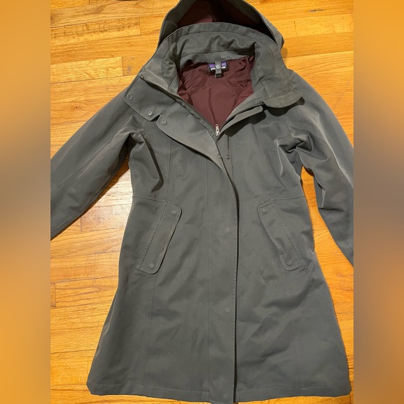 Patagonia Women’s Tres 3 in 1 Waterproof Down Parka Small (lightly worn) - Picture 6 of 14